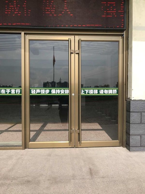 Hochwertige Wärmedämmung Schaltkreisbrecher Aluminiumlegierung Gewerbe Kfc Shop Front Schwing Tür