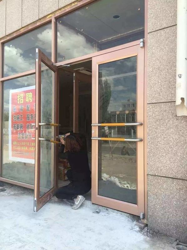 OEM UPVC Edelstahl Aluminium Doppelschwing Türen KFC Tür 1,2 mm Dicke