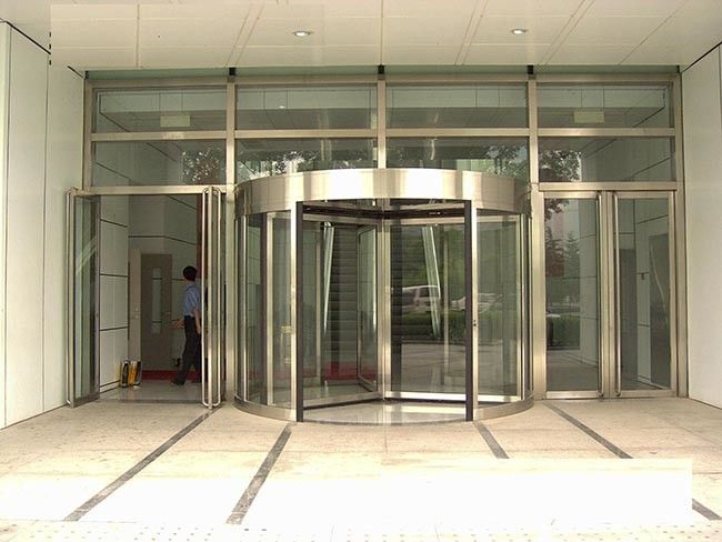 Verwandeln Sie Ihren Eingang mit unserer hochmodernen automatischen Drehtür